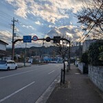 Ramen FeeL - ほぼ正面が吉野梅郷です。梅祭りでも大して人は来ないです。