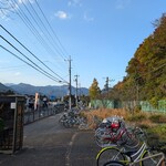 Ramen FeeL - 日向和田駅を降りたところです。