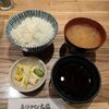 天ぷらとワイン大塩 - 最初に提供されるご飯、味噌汁、漬物、天つゆ