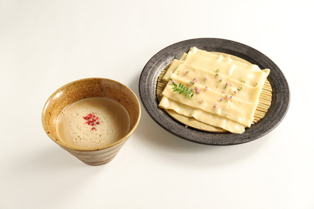 NEXT□ （ネクストシカク） - 難波（南海）/ラーメン | 食べログ