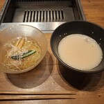 焼肉うしごろ - コムタンクッパと、冷麺の2ショットです。