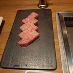 焼肉うしごろ - 鹿児島県産の厚切りサーロイン・その1です。