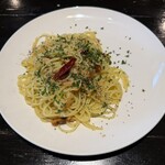 生パスタと洋食の店 茜家 - 料理写真:ピリ辛ペペロンチーノ