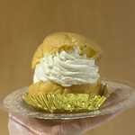 洋菓子舗ウエスト 赤坂Bizタワー店 - ゴルゴンゾーラパフ