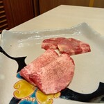 西麻布けんしろう - 【４品目...塩焼物】厳選脱水タン 〜たてみち檸檬の泡檸檬〜