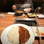 肉のひぐち直営焼肉 安福 - どちらも熱々ボリュームたっぷりでした♪