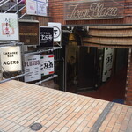 SPICY CURRY 魯珈 - 店は半地下の一階