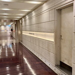 アンティカ オステリア デル ポンテ - 城壁を連想させるお店までの通路