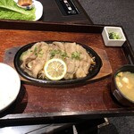 清香園 - 料理写真:豚バラ定食¥1100