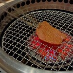 西麻布けんしろう - 繊維が細かく、焦がさないために一枚づつ焼くそうです