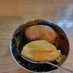 チヒイロスパイスカフェ - ２色の柿ソルベ（シナモン・カルダモン）