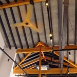 参道テラス - 天井はとても高いです。