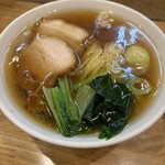 中華処 宮 - 味わい深く、食べやすい醤油ラーメン