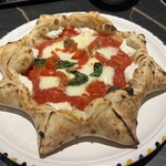 リストピッツァ バイ ナポリスタカ 麻布台ヒルズ店 - 