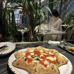 リストピッツァ バイ ナポリスタカ 麻布台ヒルズ店 - 