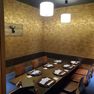 6~8名様用特別個室。御祝のお席などに最適。