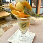 フルーツパーラーみしま - パイナップル、メロン…何種類入っていたかなぁ…