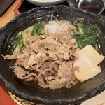 味の民芸 - すき焼きの下にうどんがあるのにご飯とうどんがついてきます