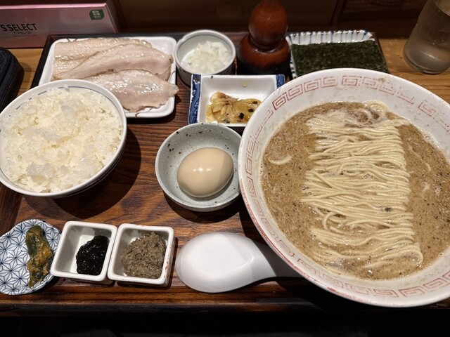 炭火焼濃厚中華そば 海富道 （しーふーどう） - 神田/ラーメン | 食べログ