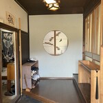 そばんち - 玄関右手が食事処、左手は厨房