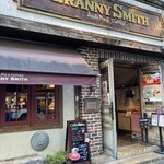 GRANNY SMITH  APPLE PIE & COFFEE 青山店 - クラシカルなお店です♪