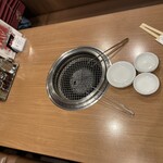 焼肉山河 - テーブル