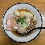 麺や 鶏とだし - 料理写真:2025.11.24 (月)    味玉入り中華そば　880円（税込）