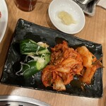 焼肉山河 - キムチ盛り