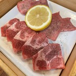 正泰苑 - 総本店のみの限定メニュー、「黒毛和牛の熟成タン」