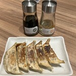 麺処ぐり虎 - 焼き餃子\363