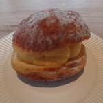 ブーランジェリー オンニ - カスタードどーなつ 260円