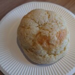 ブーランジェリー オンニ - メロンパン 240円