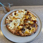 CRAZY BRAVO - ピザ(クレイジーフォルマッジ&マヨコーン)