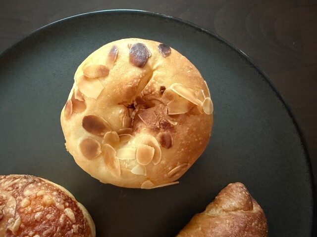 こねぱん てごねパン703 - 桜街道/パン | 食べログ