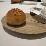 Reminiscence - あられ
                        高山トランブルーあられのパン