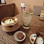 てぃんさぐぬ花 - お通しは野菜のせいろ蒸し