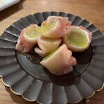 酒場ニホレモ - シャインマスカットとマスカルポーネの生ハム巻き