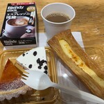 サミカフェ - 下旬に再訪。カップとお湯を使って購入したスティックコーヒーでお得にコーヒーを淹れる。スプーンは購入時に貰えるやつ。