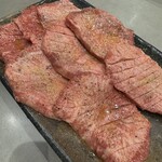 ホルモン焼肉 明樂 - 上タン塩