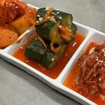 ホルモン焼肉 明樂 - キムチ盛り合わせ