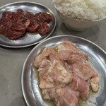ホルモン焼肉 明樂 - トリハラミ（塩）、ご飯大