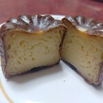 パティスリー ロタンティック - カヌレ、切ってみた