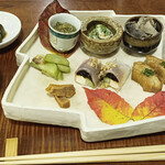 秋山郷結東温泉 かたくりの宿 - 色とりどりの前菜