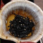 大戸屋 - オプションの『ひじき』。五穀米にかけました。