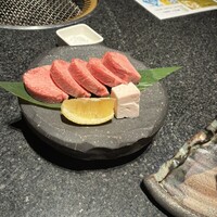 個室 和牛焼肉 吟 難波店 - 