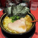 ラーメン 環2家 - バランス型の家系。重すぎず物足りなさもなく、〆にも一杯目にも丁度いい。