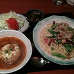 サングリア - 菜の花と蛸のスパゲティと焼きおにぎり入りミネストローネ