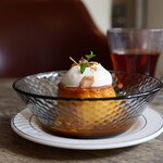 ルーズカフェ - かぼちゃのプリン（600円） アップルティー（680円）