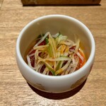 地葉 いずみ - じゃがいもとクラゲのサラダ