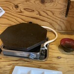 地鶏食堂 - 溶岩プレート